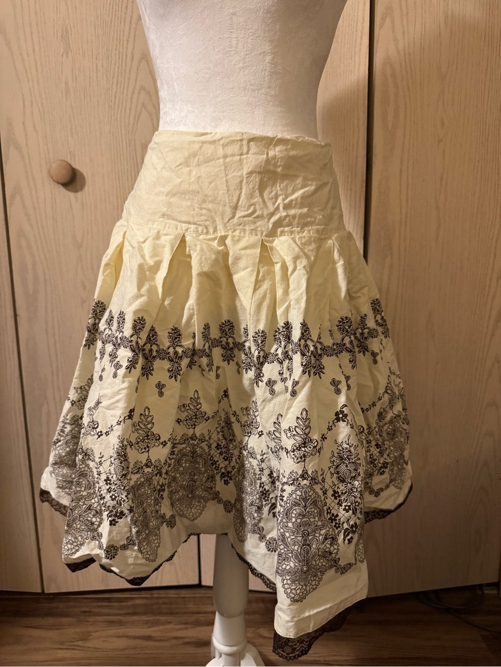 Apt. 9 Cream Skirt with Brown Floral Border